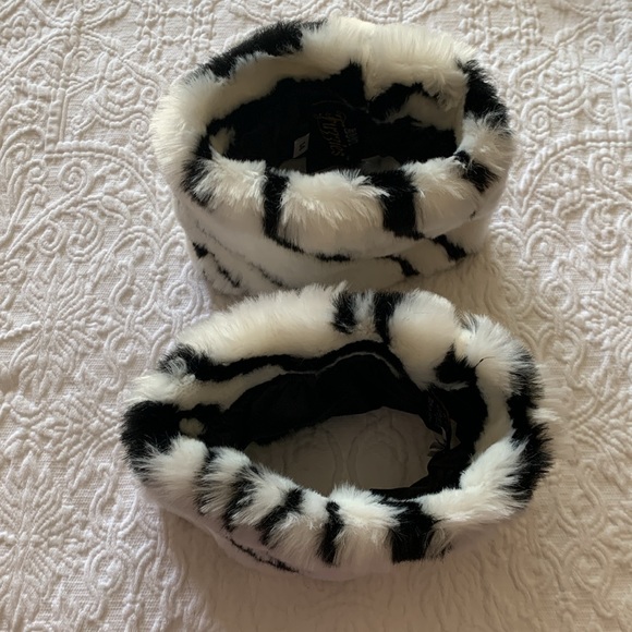 BOOT CUFFS:BOOT FUZZIES BLACK/WHITE ZEBRA LOOK FUR 8”x4” =SZ 14? - Picture 3 of 3
